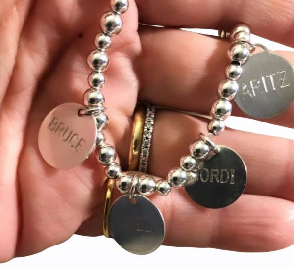 Pulsera de Bolitas con Medallas Grabadas